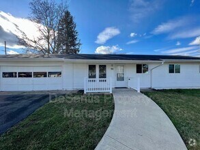Building Photo - 90 Robinhood Dr