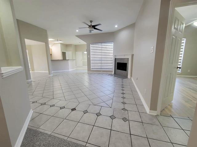 Building Photo - 1144 San Saba Dr