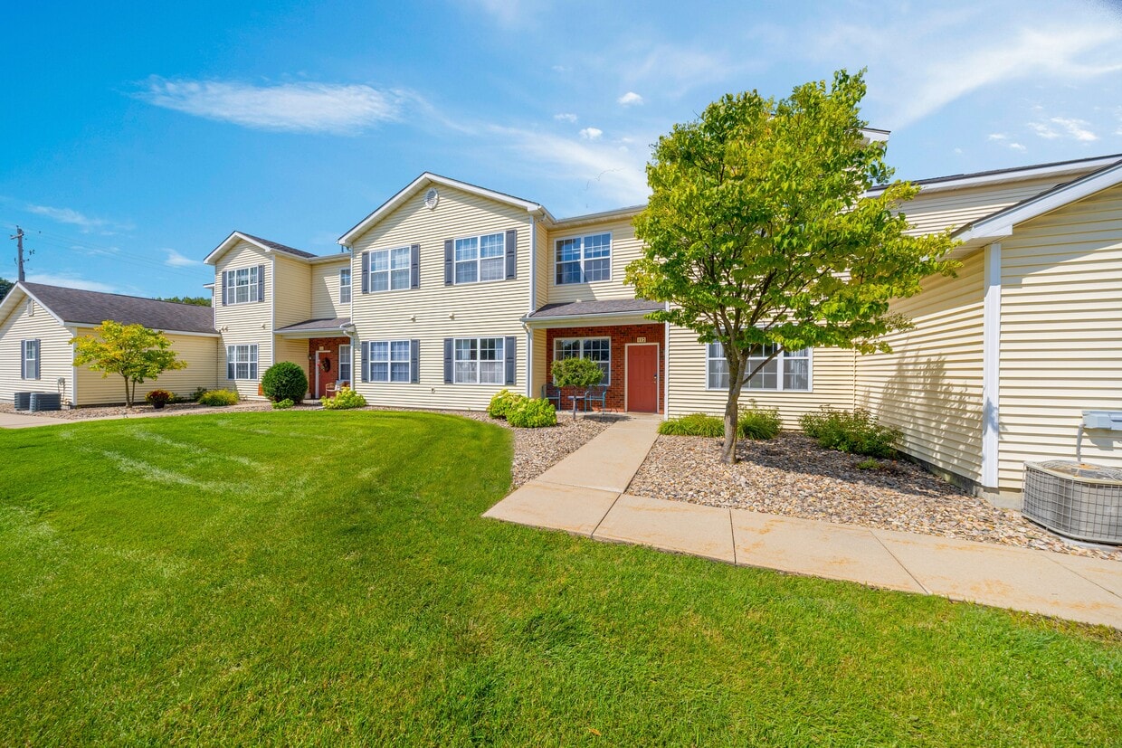 Primary Photo - Cascade Shores Townhomes + Flats