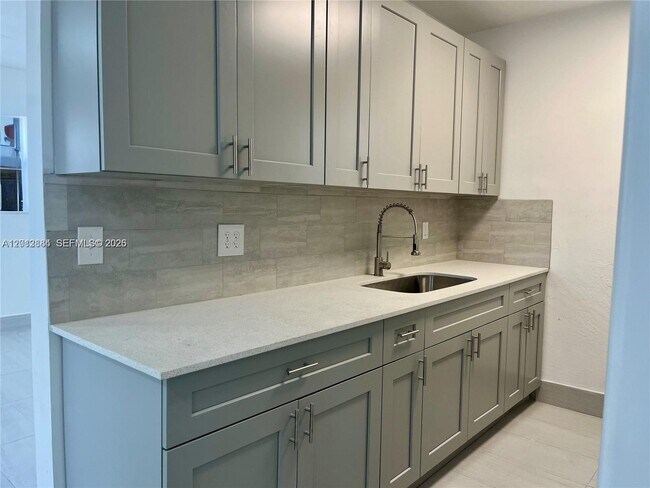 Foto del edificio - 13390 NE 6th Ave