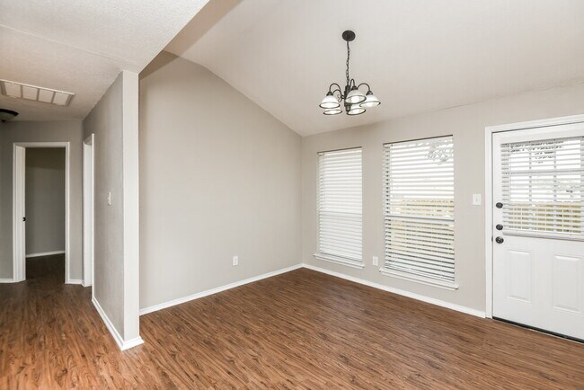 Foto del edificio - 415 Faircrest Dr