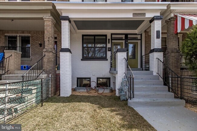 Front yard - 1213 Holbrook St NE