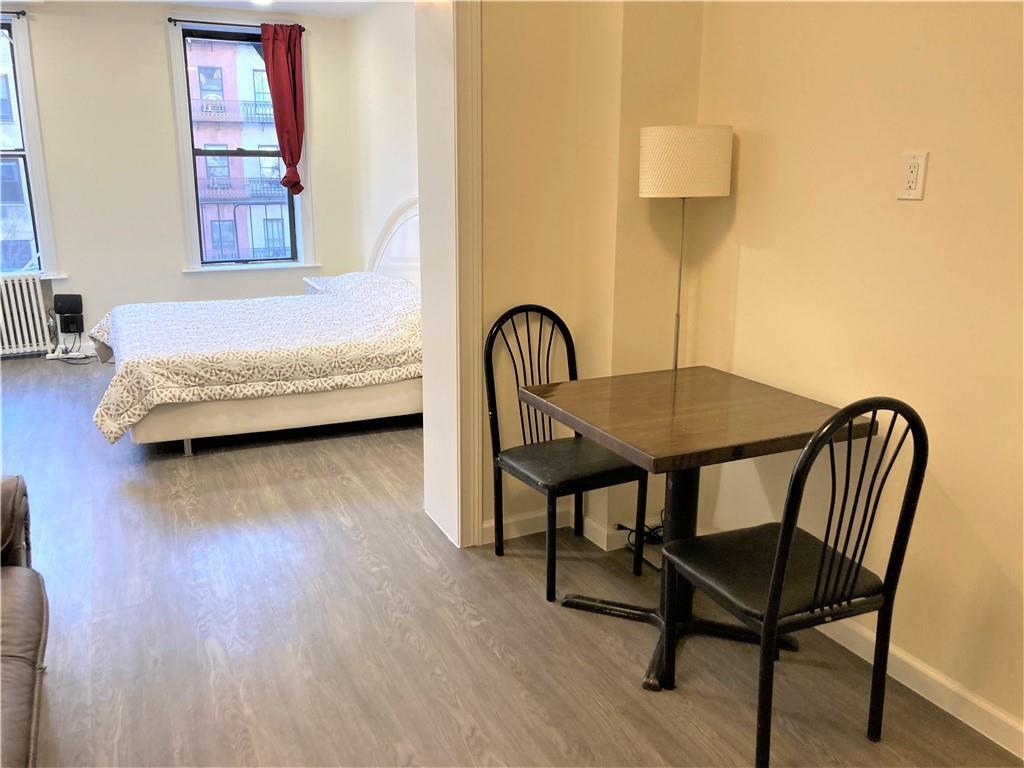 Foto principal - 1367-1361 1st Avenue