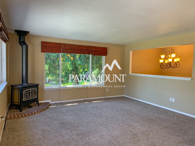 Building Photo - 3+ Bed House in Port Orchard with HUGE Bac...