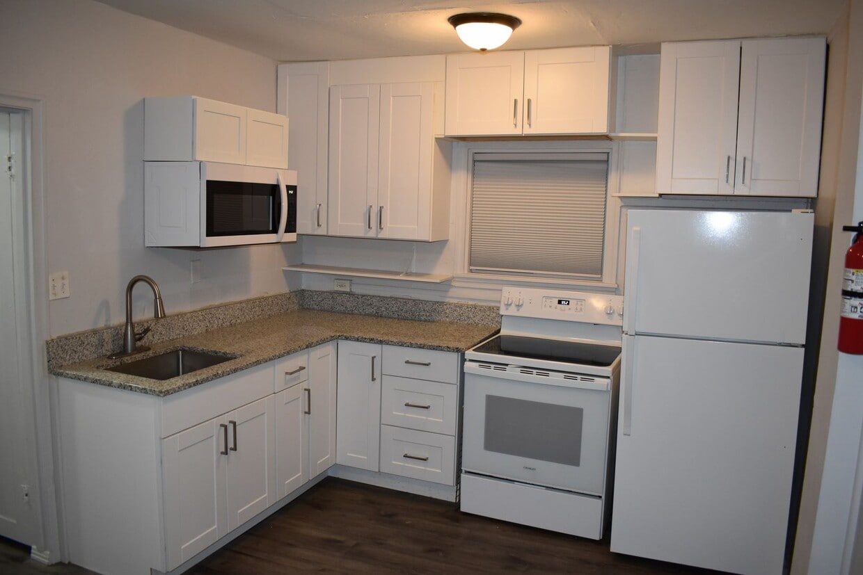 Primary Photo - 1213 W Pine St