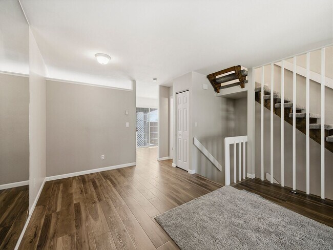 Foto del edificio - 2828 Silverplume Dr
