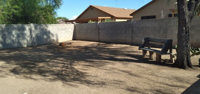 Building Photo - 3 bedroom, 2 bath with 2 car garage