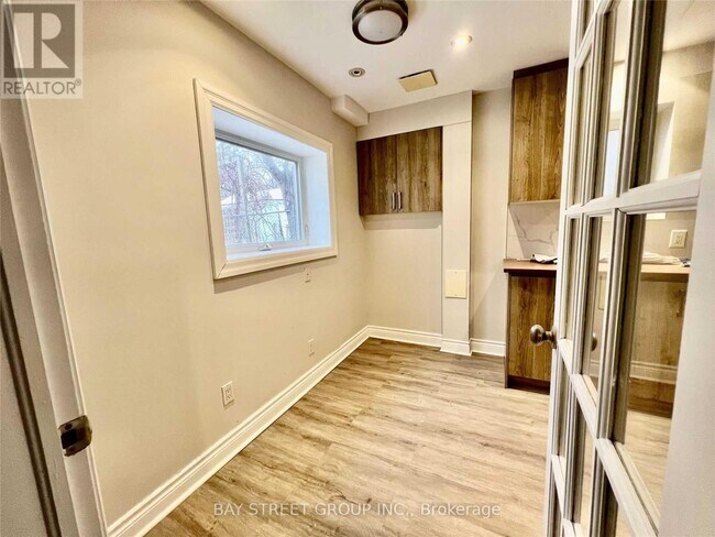 Building Photo - 316 Willowdale Ave