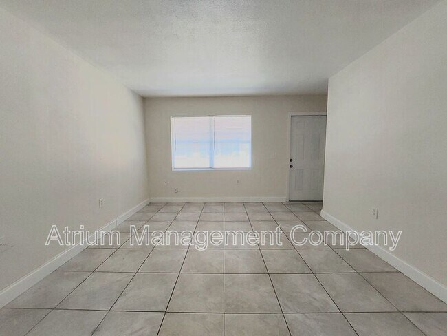 Foto del edificio - 1047 Crestview Ave