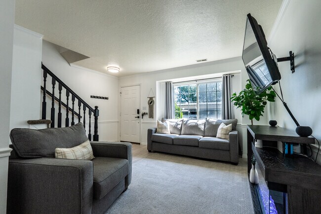 Living Room - 1039 Eastgate Dr