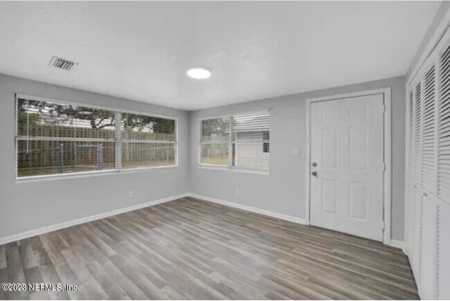 Building Photo - 5270 Collins Rd