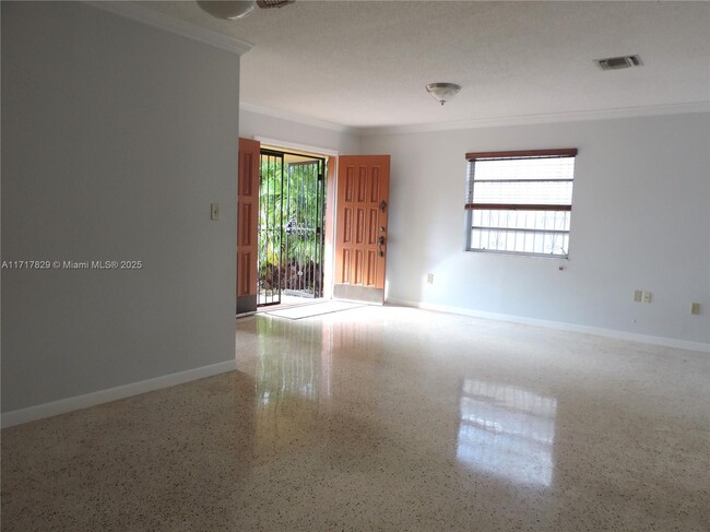 Foto del edificio - 3225 SW 27th St