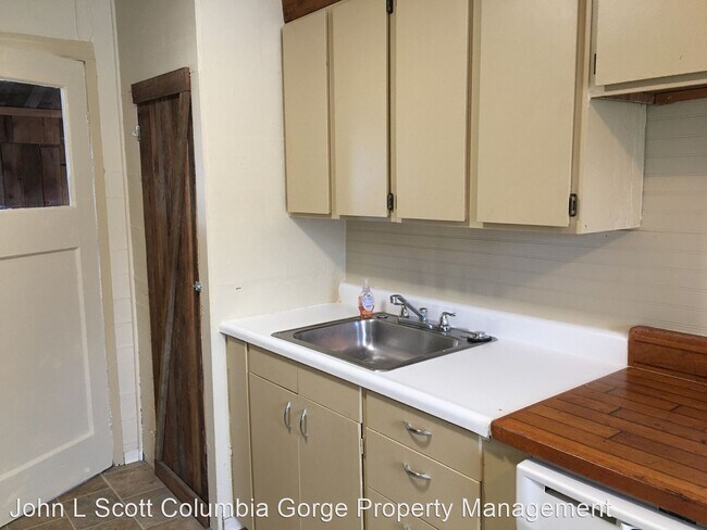Building Photo - 2 br, 1 bath House - 2443 Old Dufur Hwy