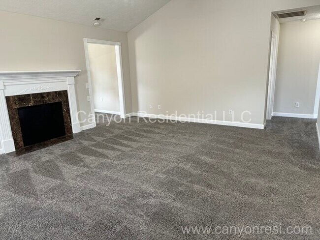 Building Photo - 204 Truman Dr