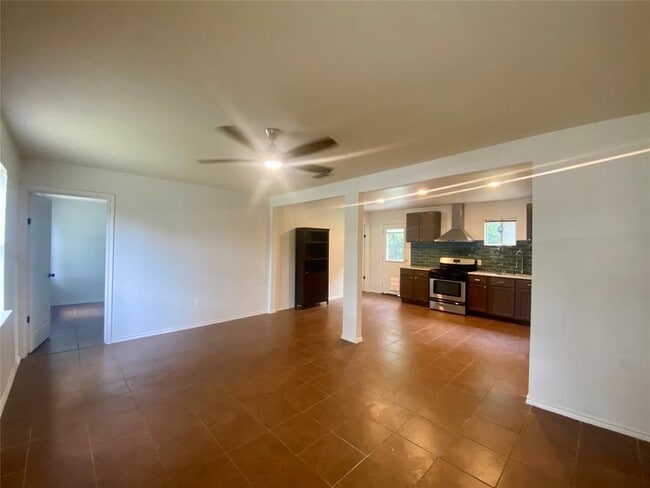Building Photo - 5413 Manor Rd