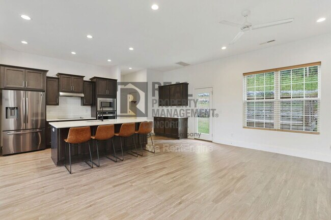 Building Photo - 1006 Chisolm Trail