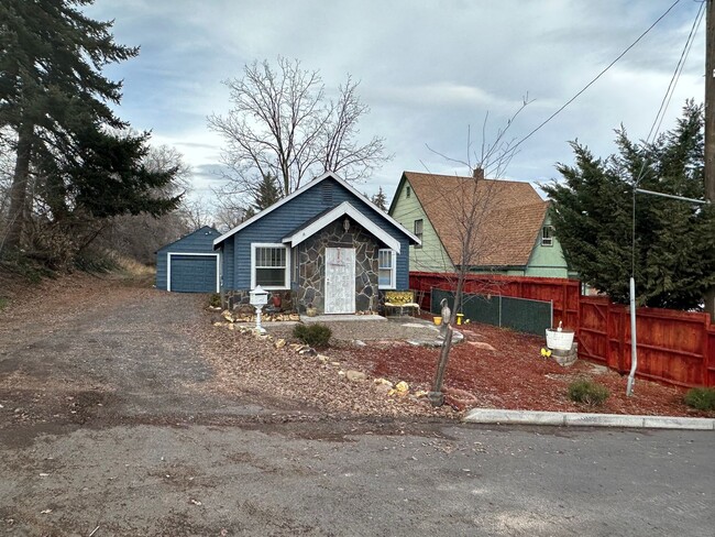 Building Photo - 227 Upham St
