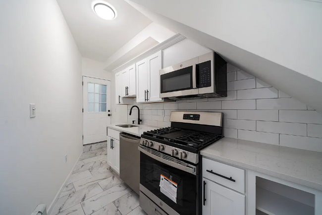 Foto del edificio - 583 Gregory Ave