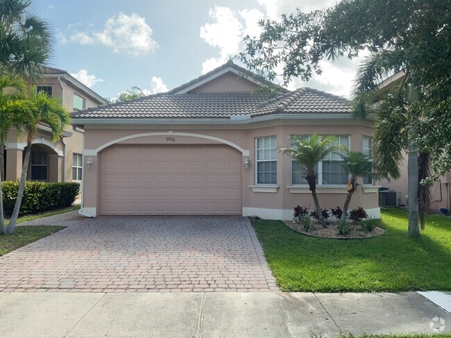 Building Photo - 996 NW Leonardo Cir