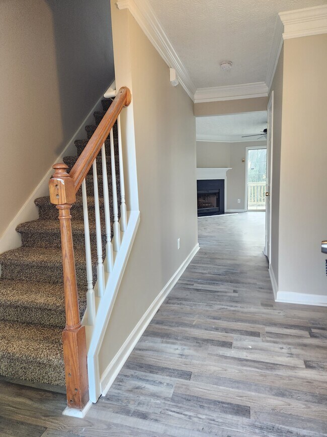 Building Photo - 6613 Ivy Log Dr