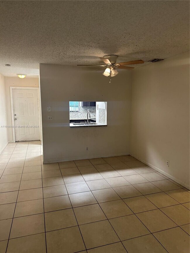 Foto del edificio - 2302 Coral Springs Dr