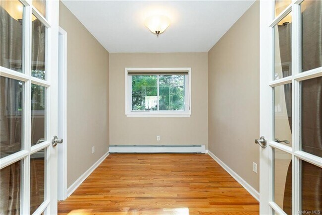 Building Photo - 3 Fishkill Glen Dr