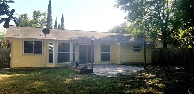 Foto del edificio - 5761 Palo Blanco Ln