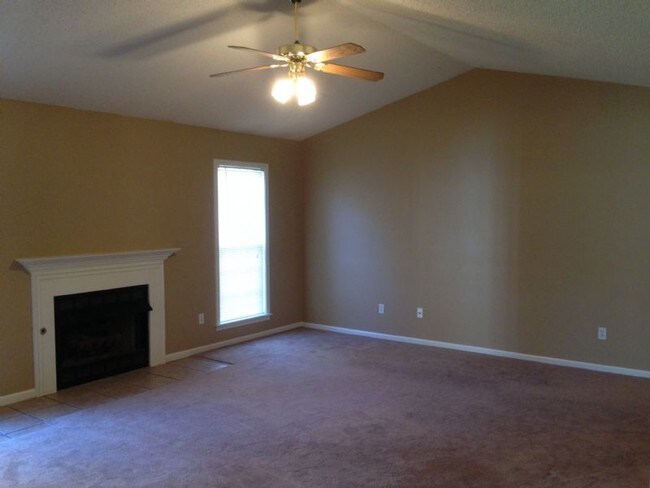 Building Photo - Sapcious Executive Home in a PRIME Location!