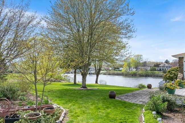 Foto del edificio - 28 Palmer Neck Rd