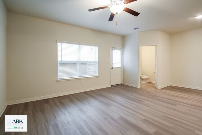 Foto del edificio - 560 Solomon Ln