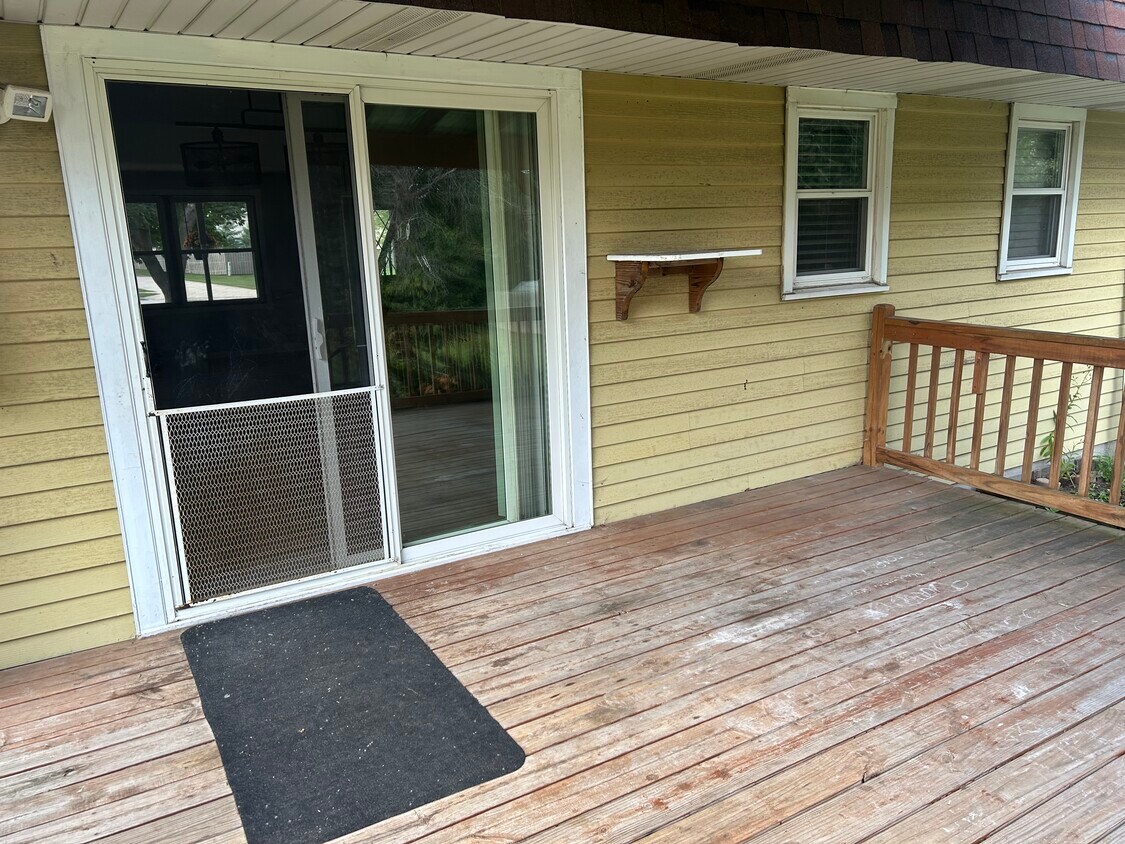 Primary Photo - 2193 Packerland Dr