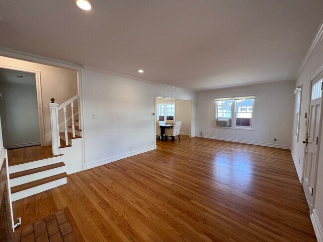 Building Photo - 14 27th Ave