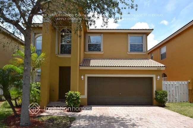 Building Photo - 4928 SW 38th Way