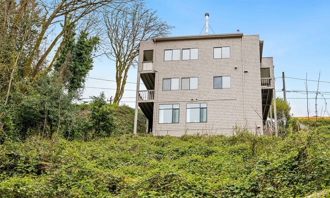 Photo - 1500 S Atlantic St Apartment