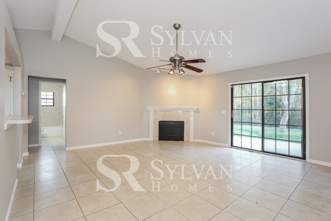 Foto del edificio - Feel welcome and comfortable in this charm...
