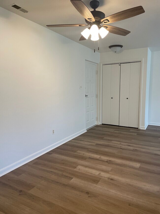 Living Area - 300 Chapel Ct