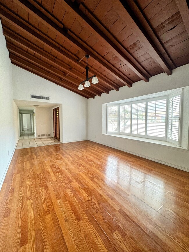 Building Photo - 139 Clairemont Rd