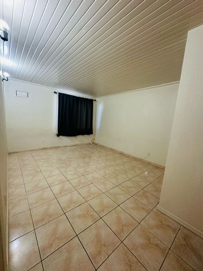 Building Photo - 5258 Groveland Dr