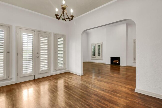 Foto del edificio - 123 N La Jolla Ave