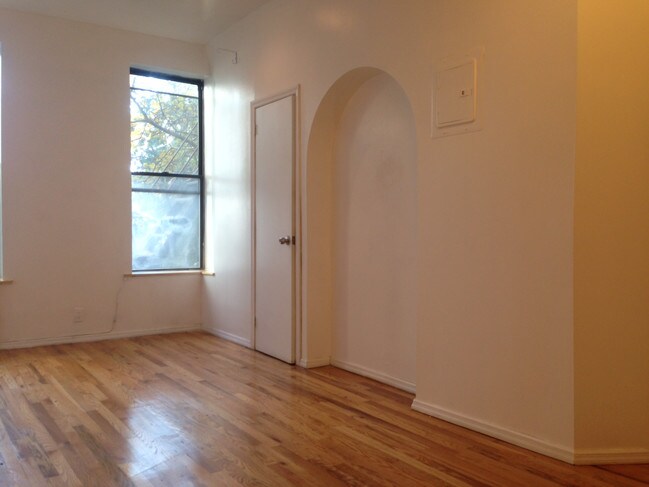Building Photo - 117 Bedford Ave