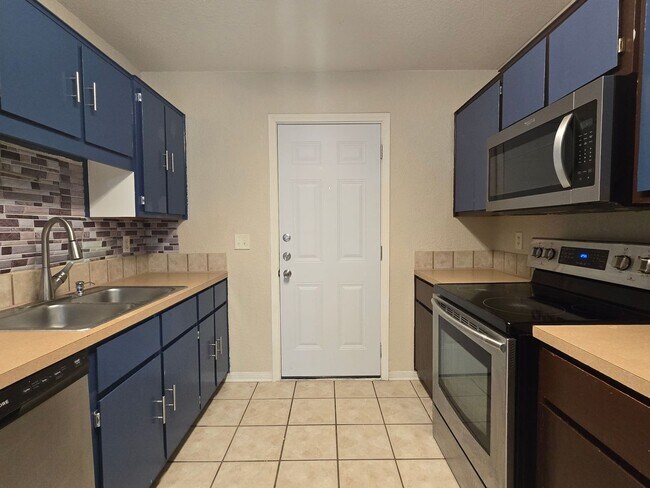 Foto del edificio - 4207 Thunder Creek Dr