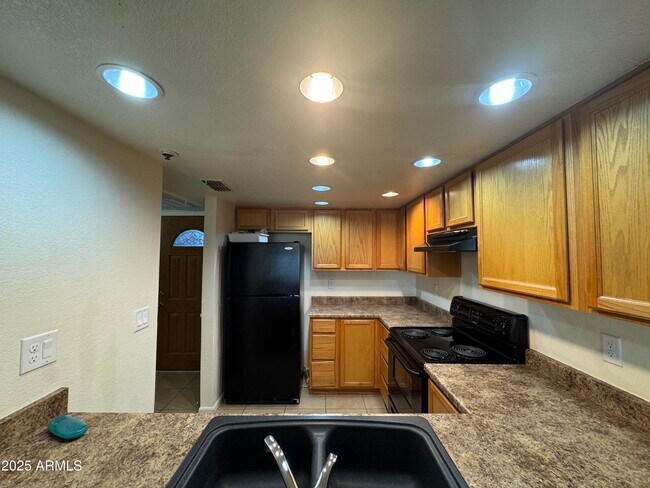 Foto del edificio - 7910 E Thomas Rd