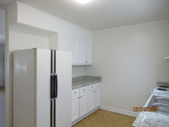 Foto del edificio - 326 W Hampton Ave