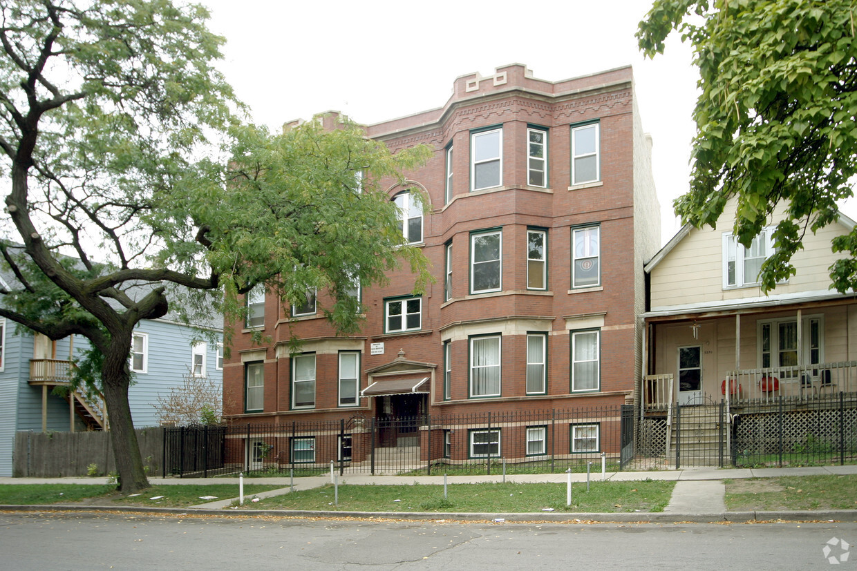 Primary Photo - Humboldt Park Apartments