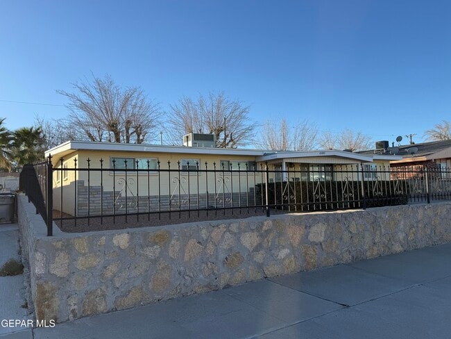 Foto del edificio - 10180 Saigon Dr