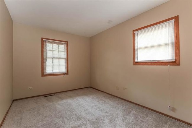 Building Photo - 654 Hickory Drive, Buffalo Grove, IL 60089