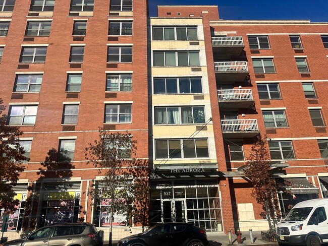 Building Photo - Spacious 5th-Floor Two-Bedroom at The Aurora