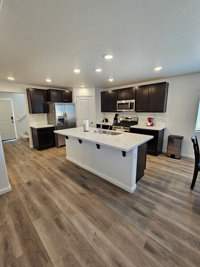 Foto del edificio - FURNISHED! Brand New 3 Bedroom, 2.5 Bath Home In Fernley