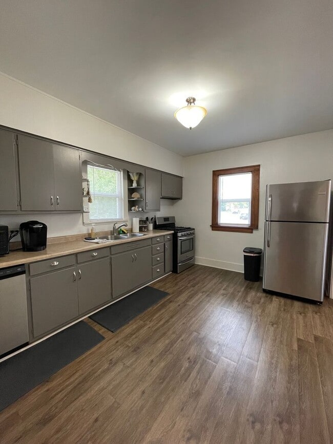 Photo - 802-804 Ferry Street Apartment
