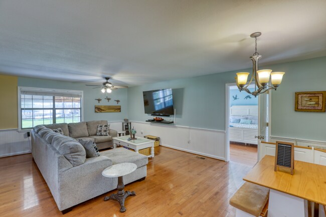 Building Photo - 8109 E Cypress Dr